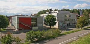 Schulgebäude von aussen